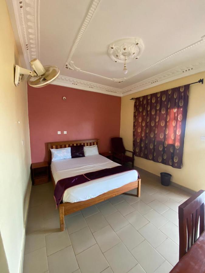 Britannia Hotel Cmr Yaoundé Zewnętrze zdjęcie